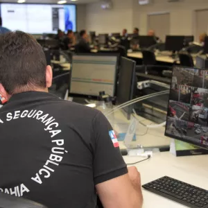 Policiais usam a farda da SSP