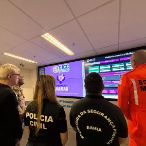 Autoridades se reúnem no CICC