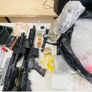 Fuzil é apreendido e acampamento é desmontado pela PM em Lauro de Freitas