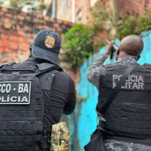 Autoridades se reúnem na cerimônia