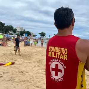 Militar do Gmar aparece em praia