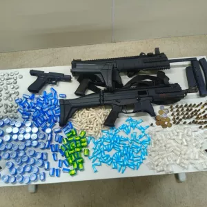 Materiais apreendidos são exibidos