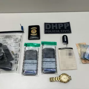 Materiais apreendidos são exibidos