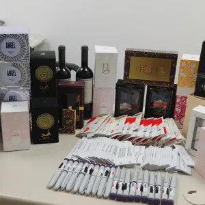 Materiais apreendidos são exibidos