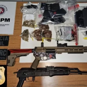 Materiais apreendidos são exibidos