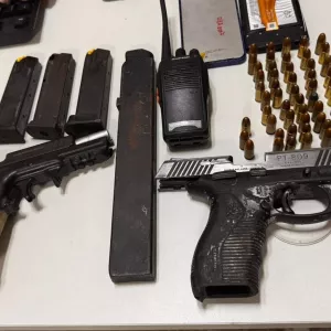 Materiais apreendidos são exibidos