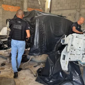 Polícia Civil localiza galpão de desmanche envolvido em fraudes de seguro em Eunápolis