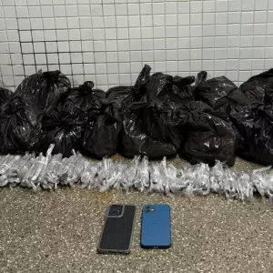 Os dois foram presos e encaminhados para a Central de Flagrantes, onde a ocorrência foi registrada.