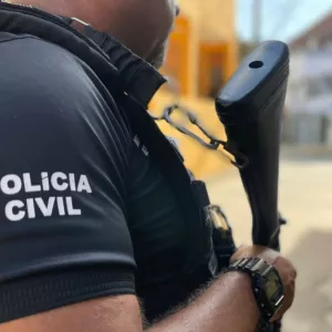 Dupla é presa durante cumprimento de mandados de prisão da Operação Sicarios