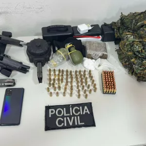 Materiais apreendidos são exibidos