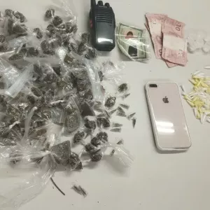 Materiais apreendidos são exibidos