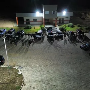 Autoridades se reúnem na cerimônia