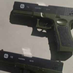 Materiais apreendidos são exibidos