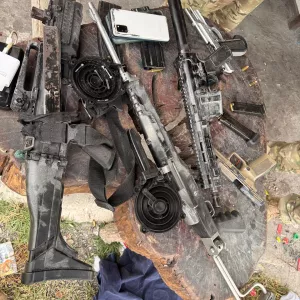 Materiais apreendidos são exibidos