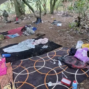 Materiais apreendidos são exibidos