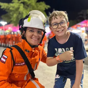 Bombeiros distribuem pulseirinhas de identificação no circuito do Carnaval de Itabuna