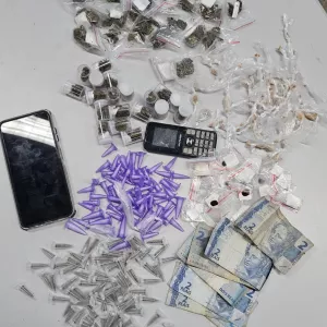 Policiais apreendem drogas em São Marcos