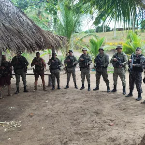Suspeitos de atirar em turistas são detidos e esconderijo de armas é descoberto no sul da Bahia
