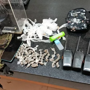 PM apreende drogas e equipamentos do tráfico em Eunápolis
