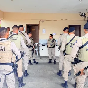 RONDESP BTS e 18ª CIPM ocupam bairro do Rio Sena e integrantes de facção correm para região de mataRONDESP BTS e 18ª CIPM ocupam bairro do Rio Sena e integrantes de facção correm para região de mata