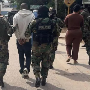 Forças Policiais da Bahia e da Bolívia, além da Interpol concluem extradição de líder de facção e da sua esposa