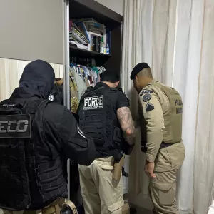 Operação Disclosure prende quatro policiais e apreende armas no Extremo Sul da Bahia