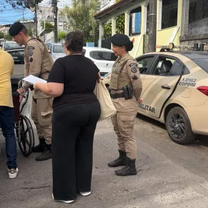 Ronda inclusiva da PM auxilia o acesso de eleitores PcD no dia do pleito