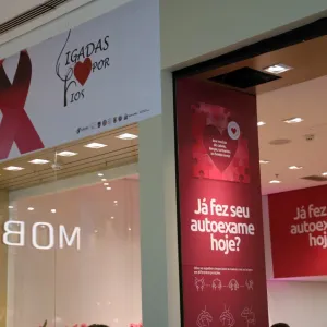 Parceria que visa fortalecer a Campanha Ligadas Por Fios, iniciada no dia 13 deste mês, segue até esta sexta-feira, 23, com cortes de cabelo gratuitos. 