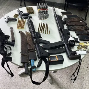 PM prende suspeitos de integrar grupo criminoso e apreende fuzil e mais quarto armas de fogo em Santa Inês