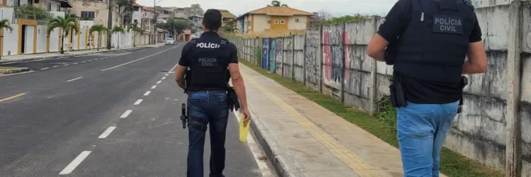 Policiais durante operação da PC