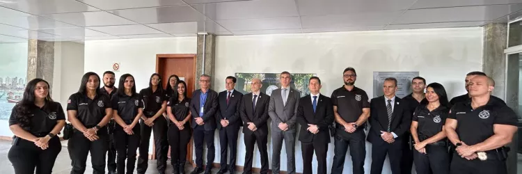 Policiais do DPT se reúnem com o secretário