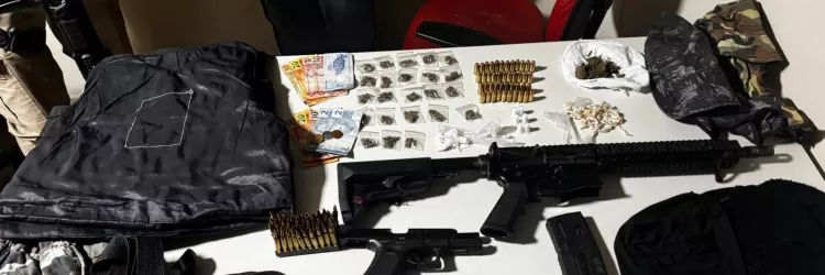 Fuzil apreendido é exibido