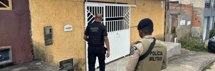 Um PC e um PM cumprem as ordens judiciais