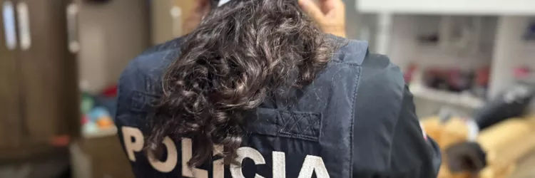 Um policial civil atua na operação