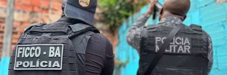 Autoridades se reúnem na cerimônia