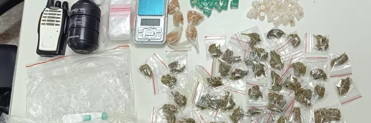 Materiais apreendidos são exibidos