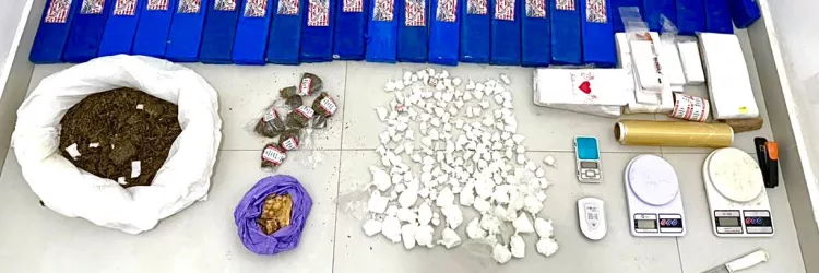 Materiais apreendidos são exibidos