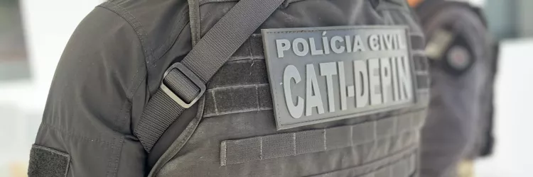 Policiais cumprem as ordens judiciais