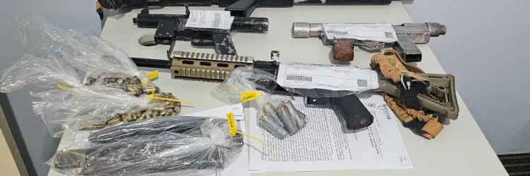 Materiais apreendidos são exibidos