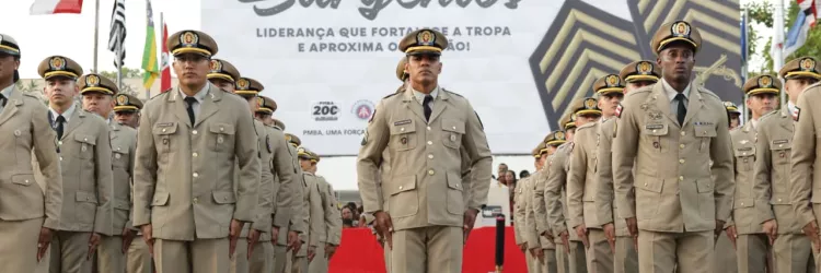 Os formandos — cabos e soldados aprovados em concurso interno — iniciaram o Curso de Formação de Sargentos em 18 de novembro do ano passado. Ao longo de 1.200 horas-aula, distribuídas em dois módulos, os policiais se dedicaram ao aperfeiçoamento técnico e operacional, visando ao exercício de funções de liderança e comando.  Com a conclusão do curso, 155 homens e 45 mulheres, oriundos de diversas regiões do estado, passaram a integrar o quadro de sargentos da PMBA. Eles assumirão novas responsabilidades na c