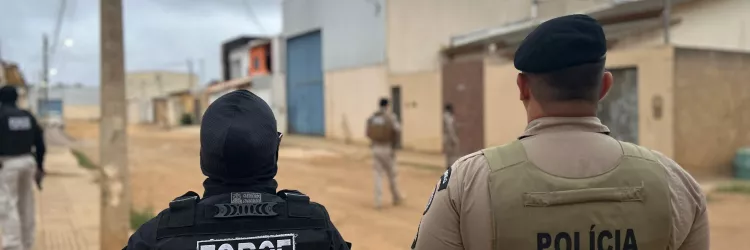 SSP e PM cumprem mandados de busca e apreensão contra policial acusado de tráfico de armas 