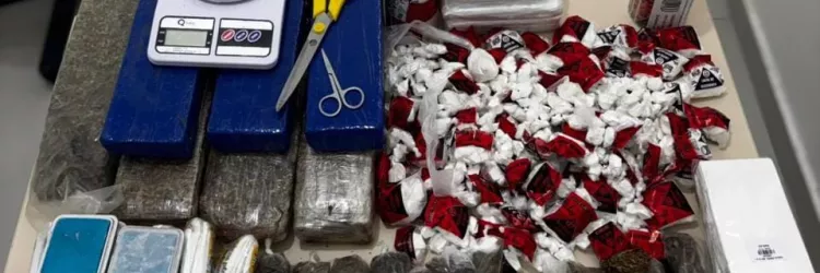 Materiais apreendidos são exibidos