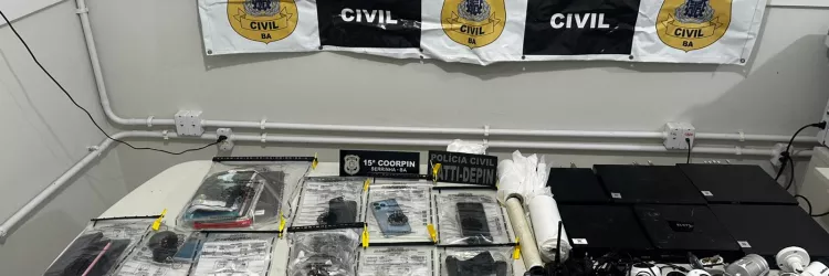 Materiais apreendidos são exibidos