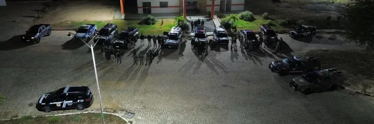 Autoridades se reúnem na cerimônia