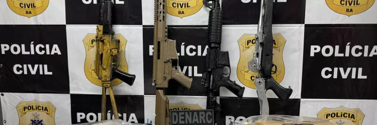 Materiais apreendidos são exibidos