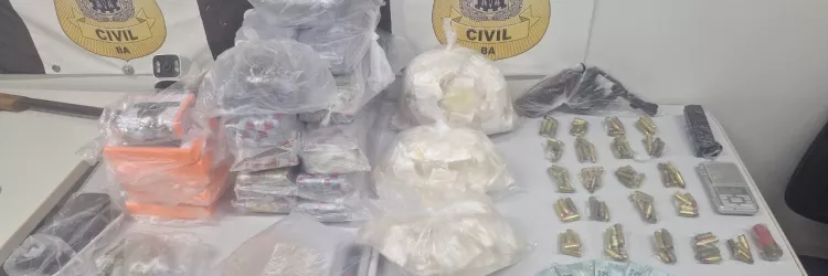 Materiais apreendidos são exibidos