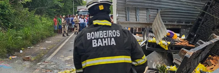 Bombeiros de Alagoinhas retiram vítima que ficou presa às ferragens após acidente veicular