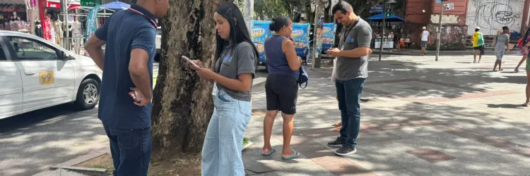 Equipe da Ouvidoria durante pesquisa em Salvador