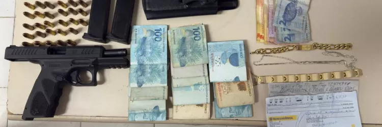 Materiais apreendidos são exibidos