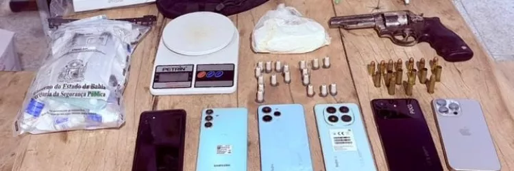 Materiais apreendidos são exibidos